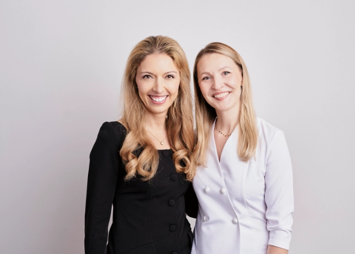 Kieferorthopädinnen Wolfratshausen Dr. Jilek und Dr. Welker laden durch Ihr Lächeln herzlich ein sie kennen zu lernen.